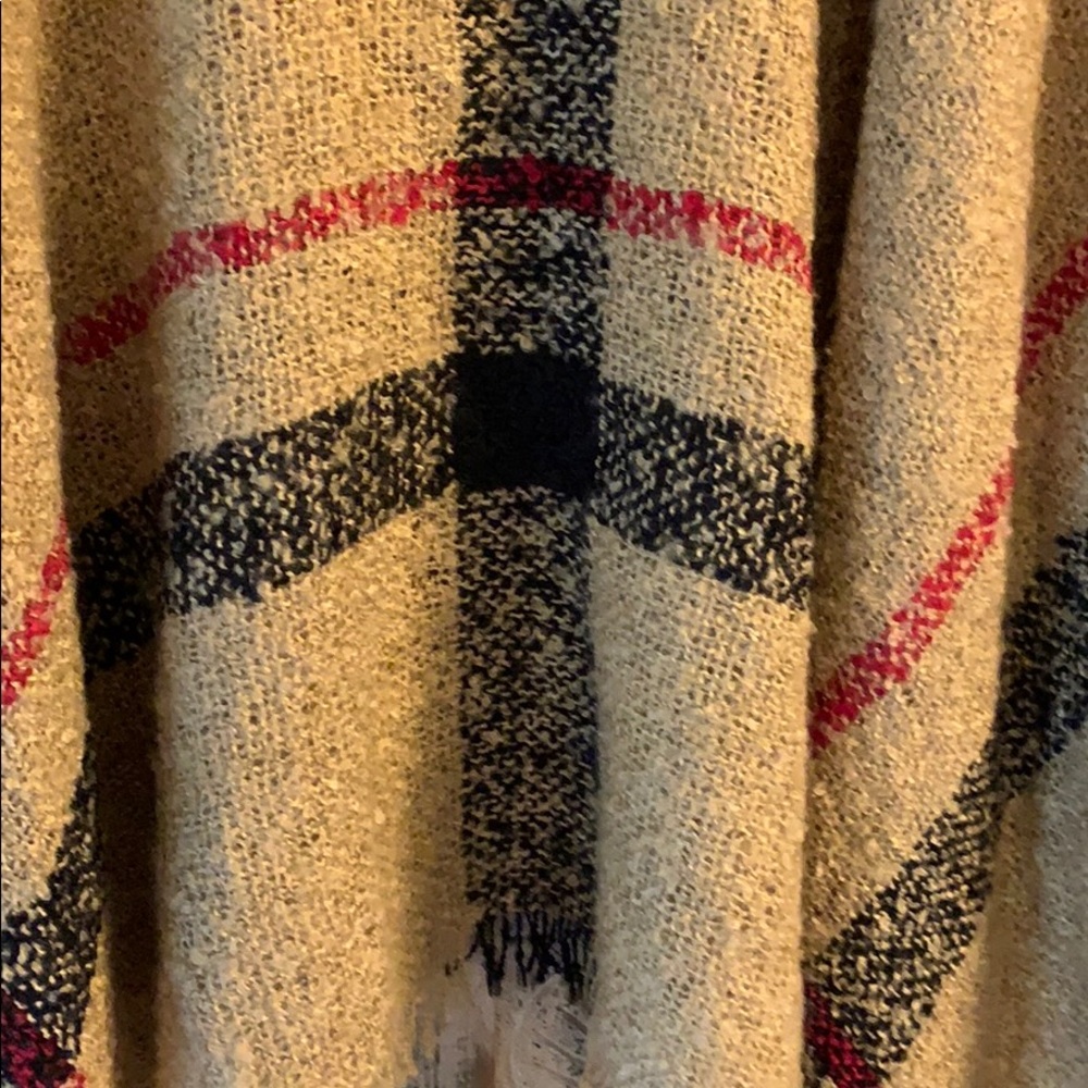 WD.NY Fringe Poncho - Picture 10 of 12